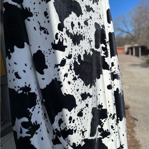 Brand New king/Queen size flannel Blanket Cow Print Black and White